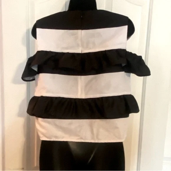 “GOEN.J” Striped Off the Shoulder Ruffle Top